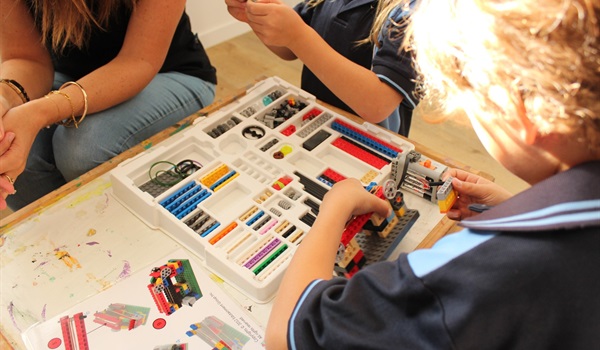 Young Engineers Summer School Holiday Program